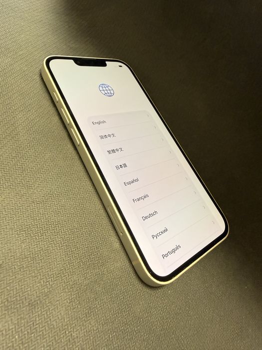 iPhone 16e 128gb / заключен