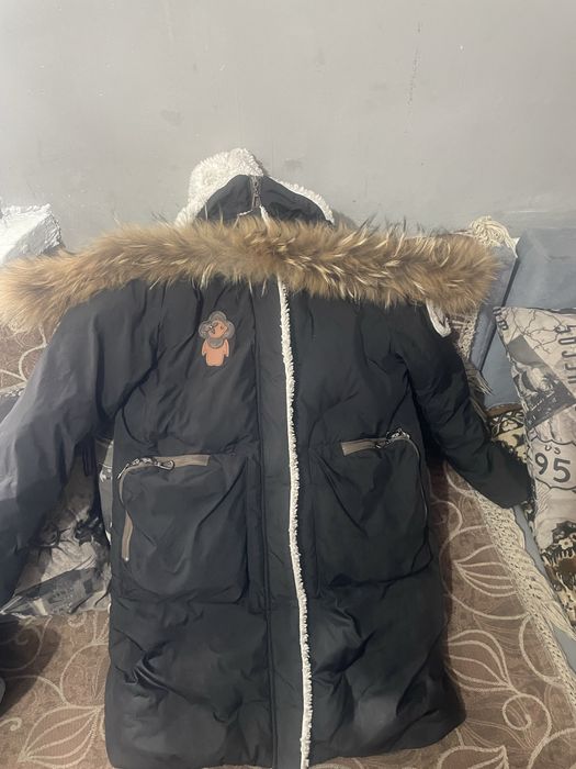 Продам на девучку зимние куртки