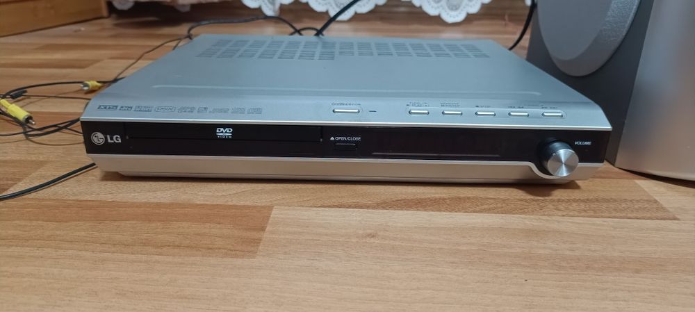 Sistem Home Cinema LG 5.1 + DVD Player + Subwoofer – complet