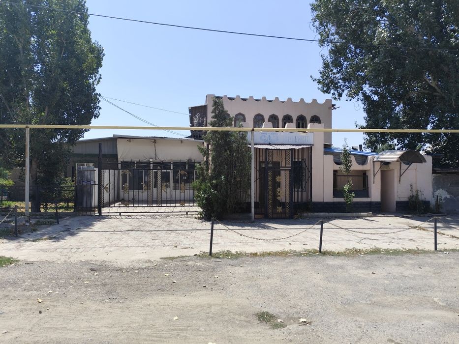 Продам дом с кафе "Саз" на одном участке.