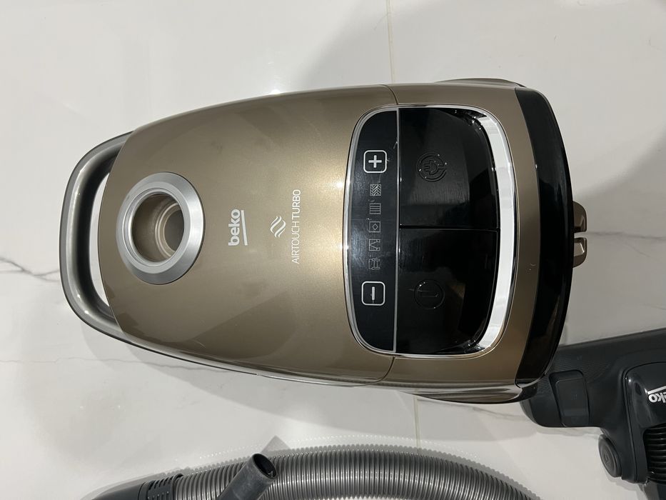 Aspirator cu sac BEKO. 3,5 l, 800w 73db