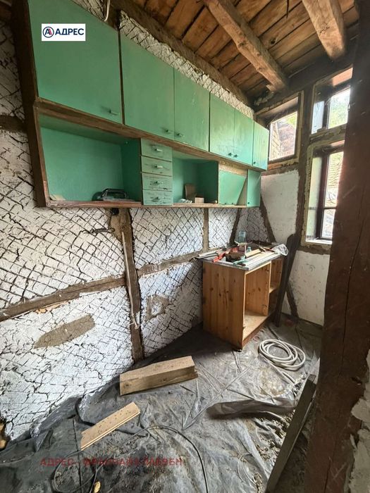 Къща в Ловеч, област-с.Бели Осъм площ 100 цена 35000