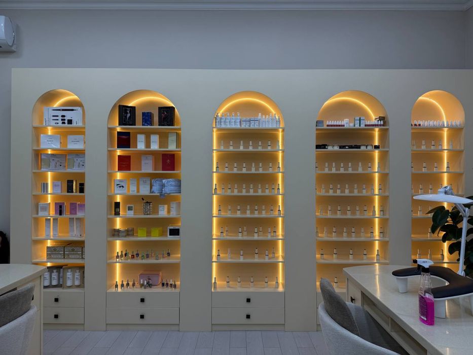 Продается шкаф для салона красоты ( мебель для салона красоты)