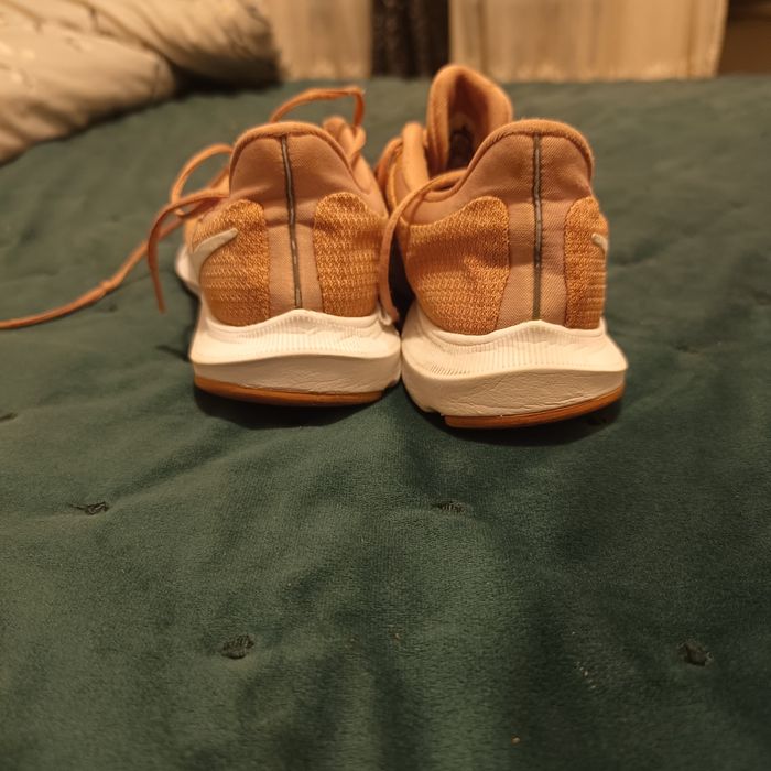 Adidasi de dama Nike runinng roz pudra 36,5