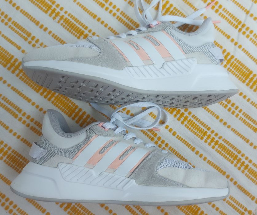 Маратонки ADIDAS номер 38