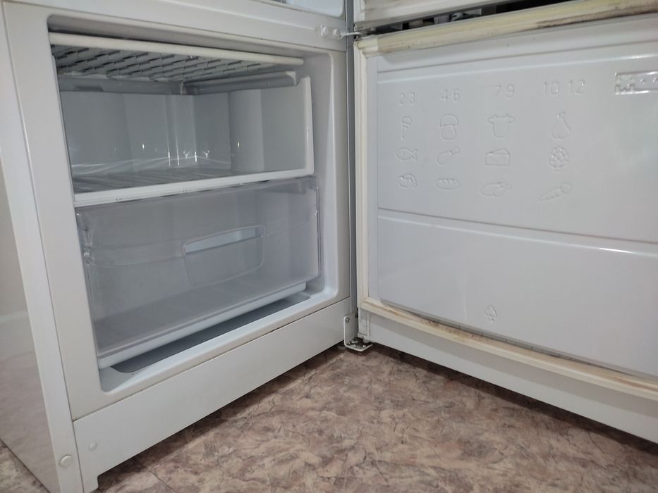 Холодильник Indesit