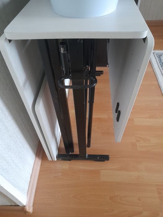 Продам два стола