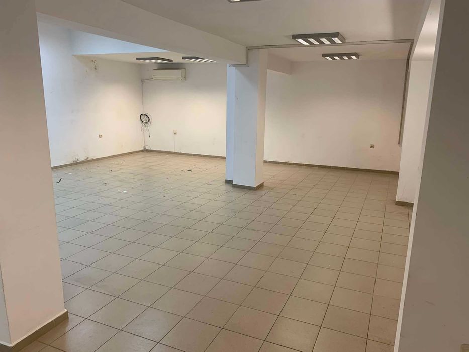 Продавам помещение на комуникативна улица