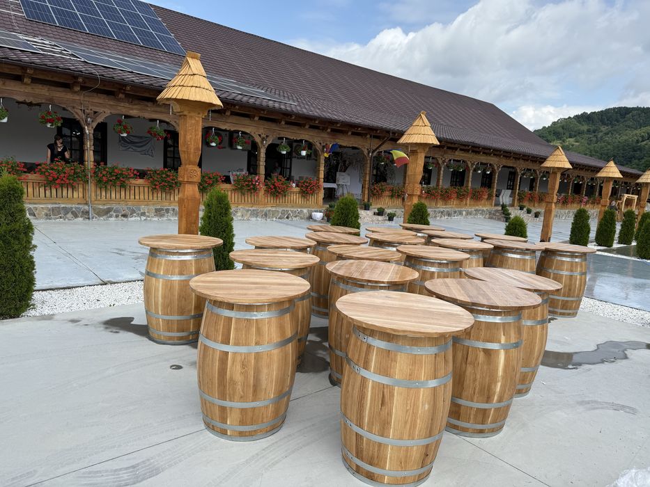 Masa din butoi de lemn