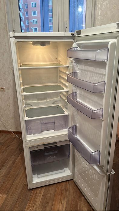 Болшой Холодильник Беко