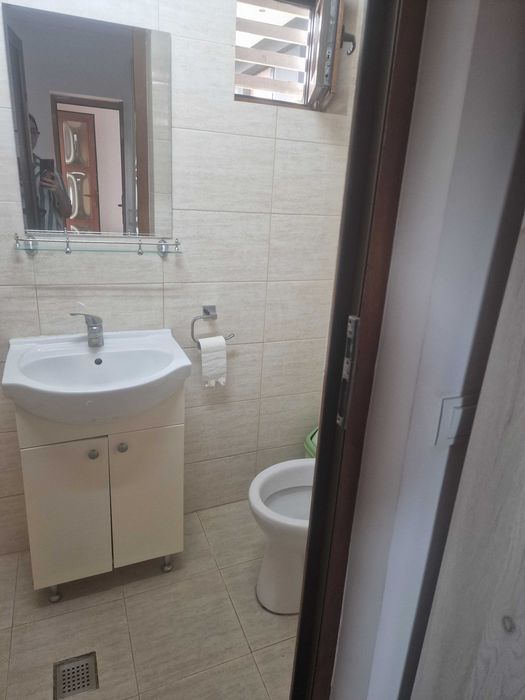 Inchiriez garsonieră)!