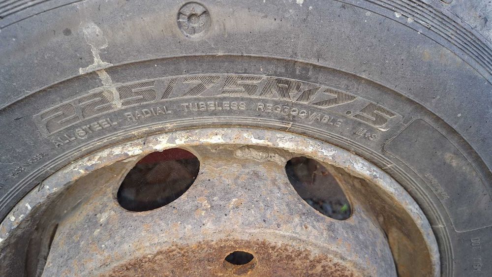janta cu 8 gauri 225/75/R/17.5 de camion Iveco