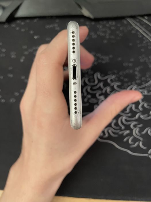 Айфон 7 в среднем состоянии