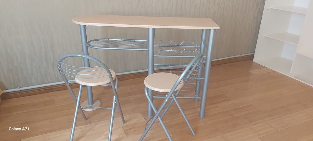 Стол со стульями