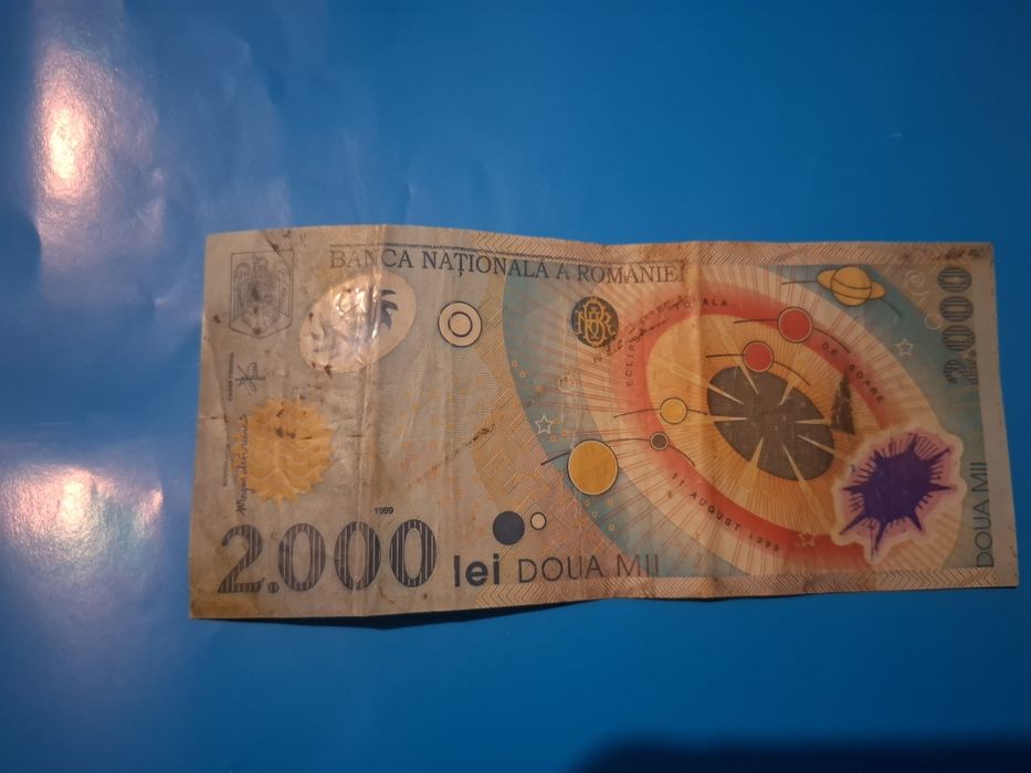 Vând bacnote de 2000 de lei cu eclipsa
