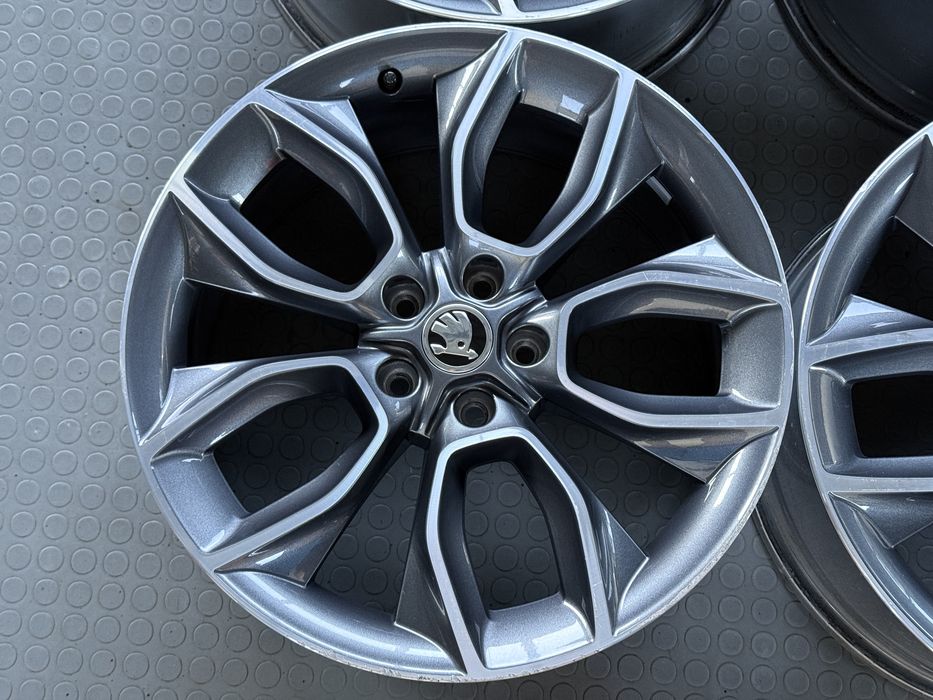 4бр. Отлични 19” ОРИГИНАЛНИ Джанти “CRATER” 5х112 за -SKODA/VW/AUDI/SEAT/VAG- 8Jx19H2, ET45