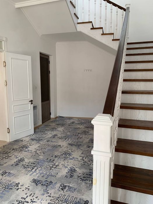 Белый дом в центре города