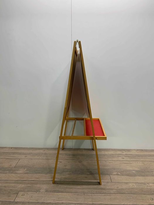 Șevalet IKEA – Stabil și Perfect pentru Artiști Mari și Mici