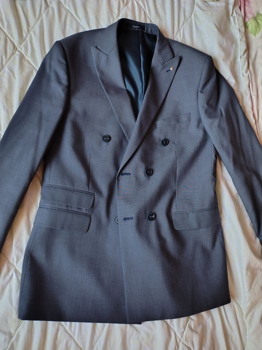 Костюм двубортный