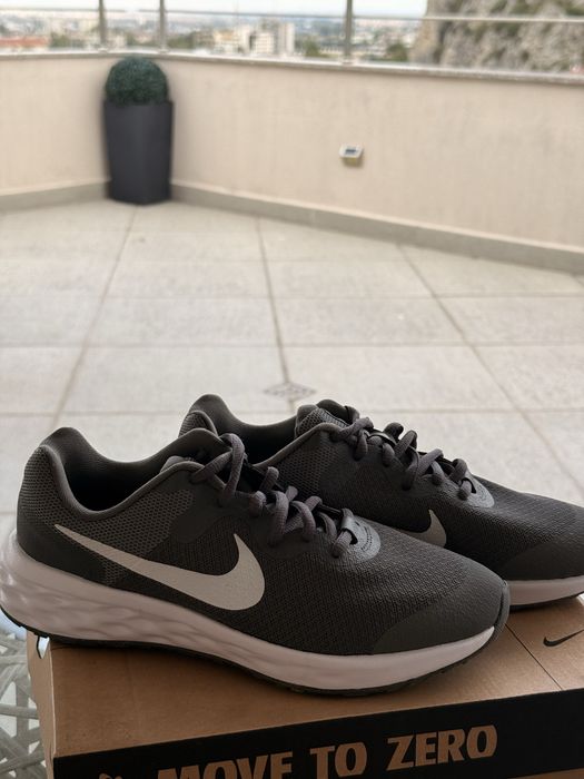 Продавам нови Nike Running