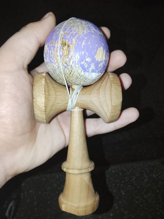 Vând kendama Krom Pop