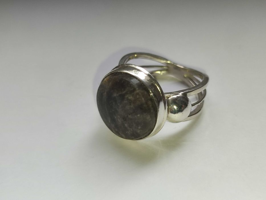 Серебряное кольцо с натуральным камнем ЛАБРАДОРИТ