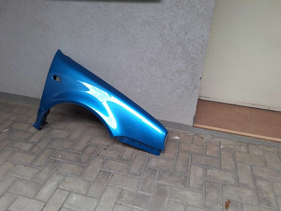 Aripa Fata Dreapta VW Golf 4 IV An 1998-2004 Vopsita Albastru