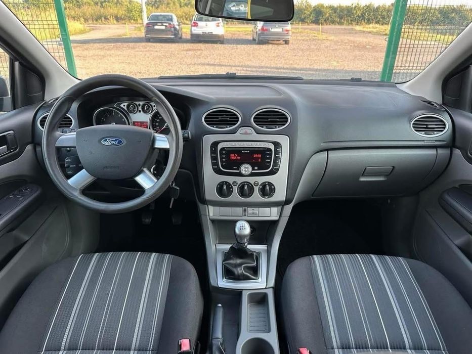 Vand Ford Focus 1.6benzina 2009