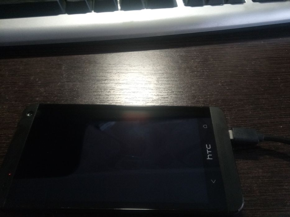 Продам смартфон HTC One Dual SIM
