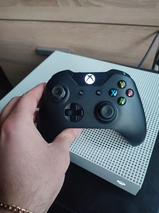 XBOX ONE S два комплекта