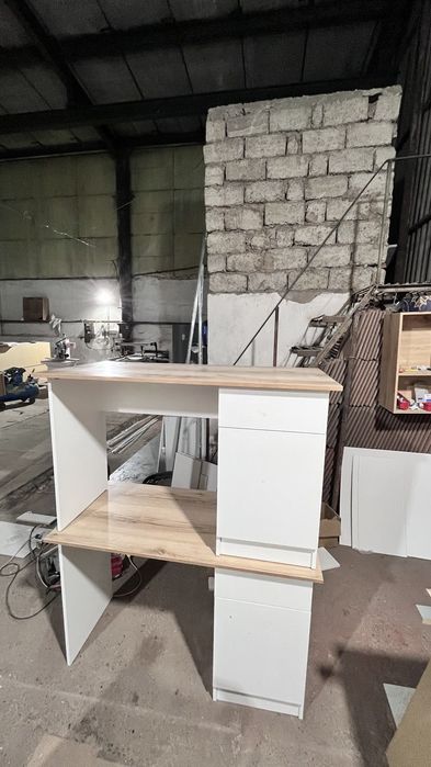 Компьютерный стол. Парта