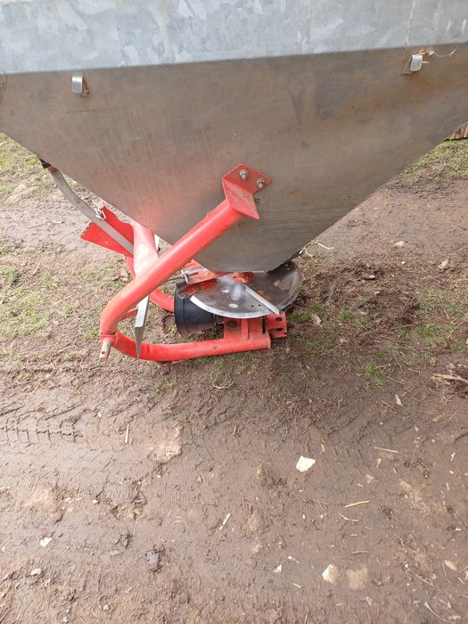 Mașină de înprăștiat îngrășăminte