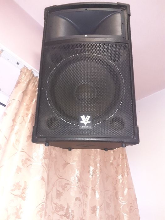 Vînd 4 bocse o stație