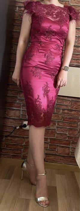 Vand rochie MBG bordo cu fulgi la maneci