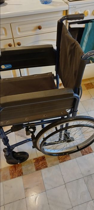 Scaun cu rotile Skinny,  pentru persoane cu handicap