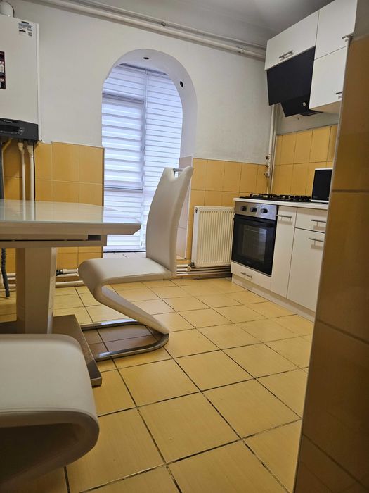 Apartament cu 3 camere Topoloveni vis a vis de școala generală