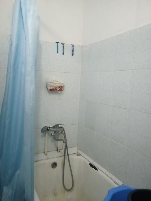 Срочно!!Тўрт хонали квартира сотилади.