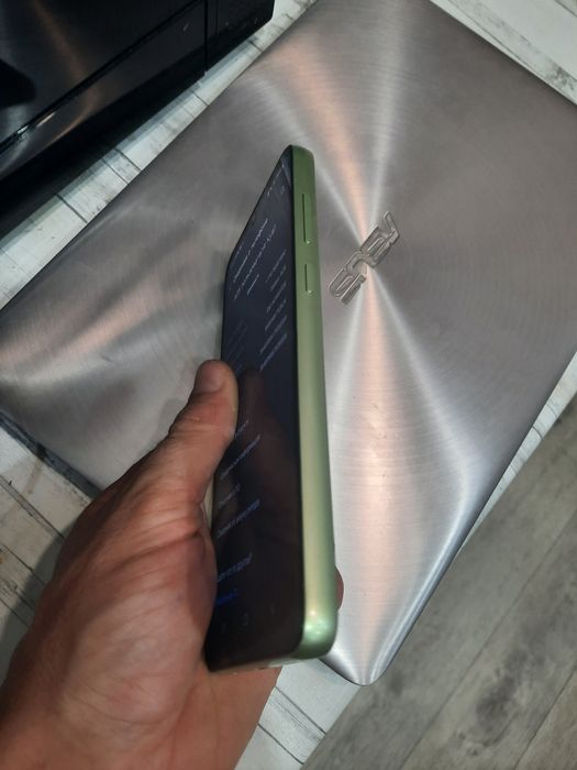 Продам телефон смартфон самсунг а05