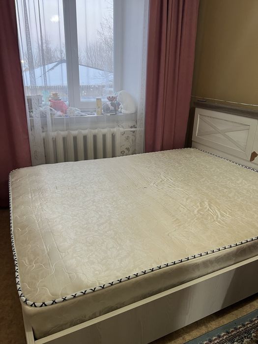 Продам спальный гарнитур