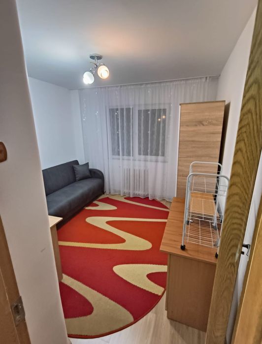 PF închiriez apartament cu 3 camere în Mănăștur