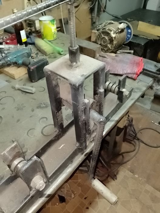 Трубогиб для профильной трубы