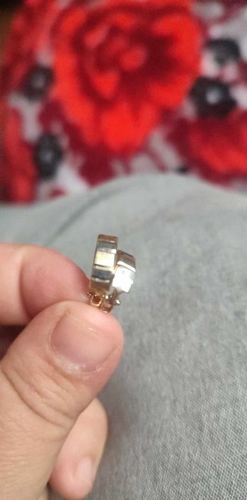 Vând cerceii de aur fete