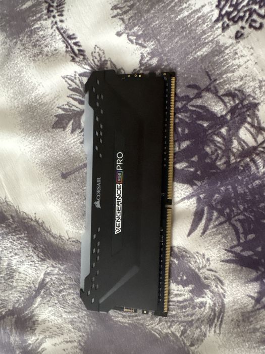 8 gb Rami corsair ddr4 3600mHz RGB PRO