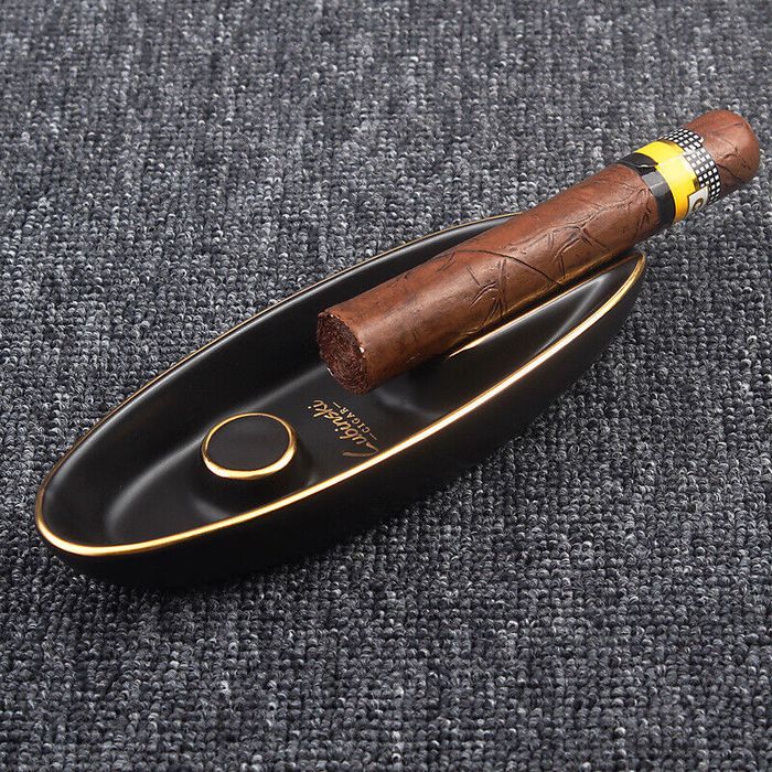 Lubinski керамичен пепелник за 1 пура – черен със златни елементи