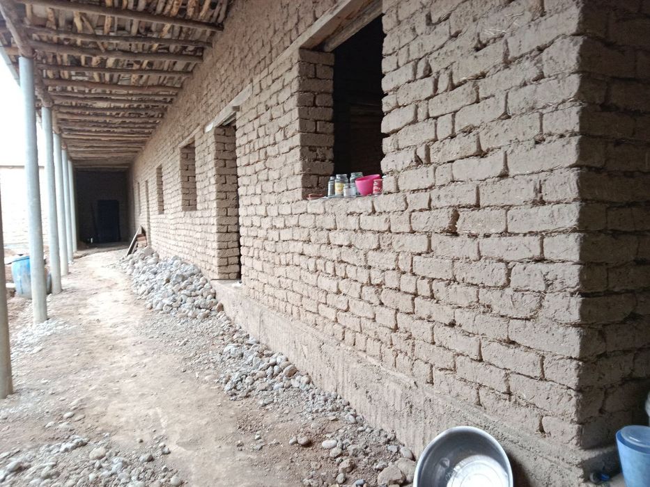 Uy sotiladi Qibray tumani Gilam bazasida 4,5 sotiq