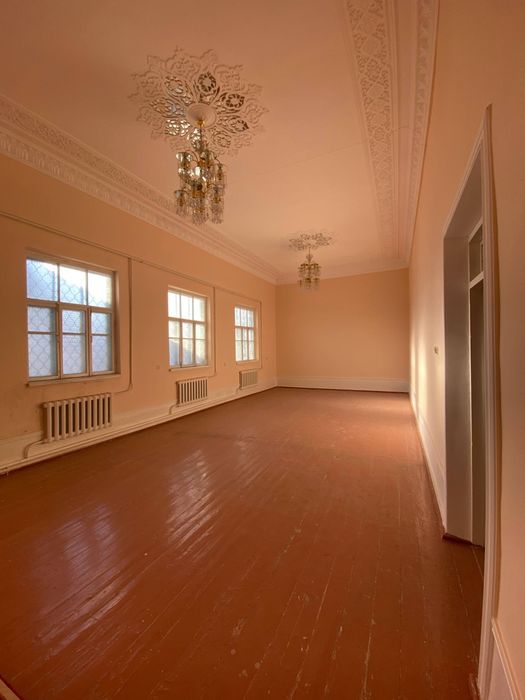 Урганч. Марказда ховли жой сотилади.