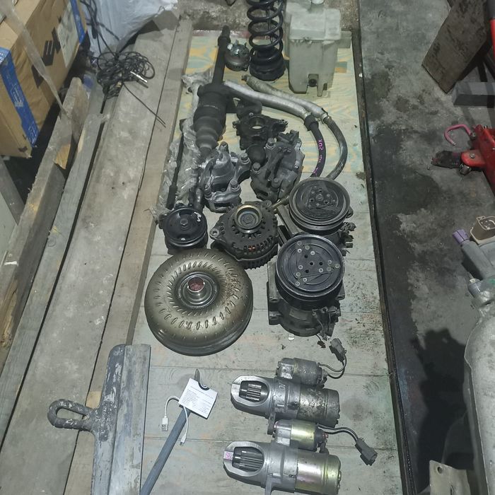 Запчасти на  авто Nissan