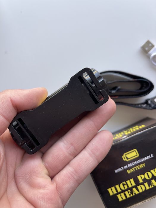 • Lanterna LED • Prindere magnetica / cap •