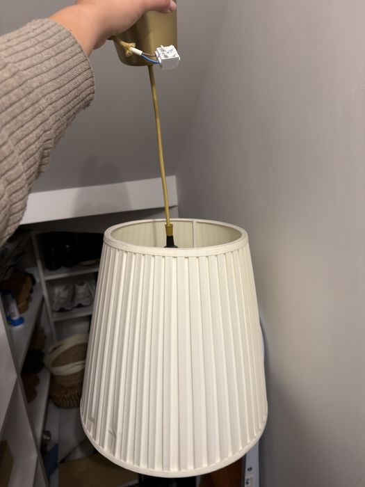 Vand 2 abajur se vand ambele la pretul afisat