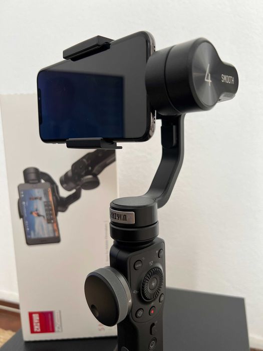 Stabilizator (Gimbal) Zhiyun Tech Smooth 4 pentru smartphone – ca nou, kit complet, perfect funcțional